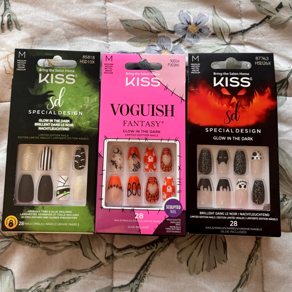 KISS Halloween Glow in the Dark Press On Nail Sets